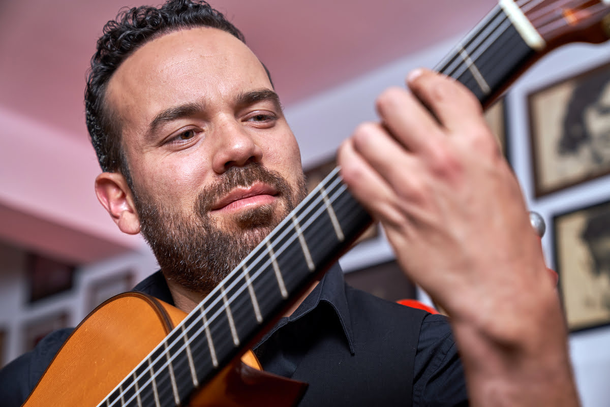 aprender a tocar la guitarra flamenca